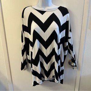 Emma’s Closet Black & White Zigzag Striped Soft Tunic Top Shitt